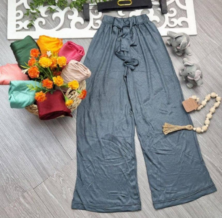 رنگ نوک مدادی ،سبز،لجنی،نارنجی،ادامسی،موجوده قسمت توضیحات رنگ رو بنویسید