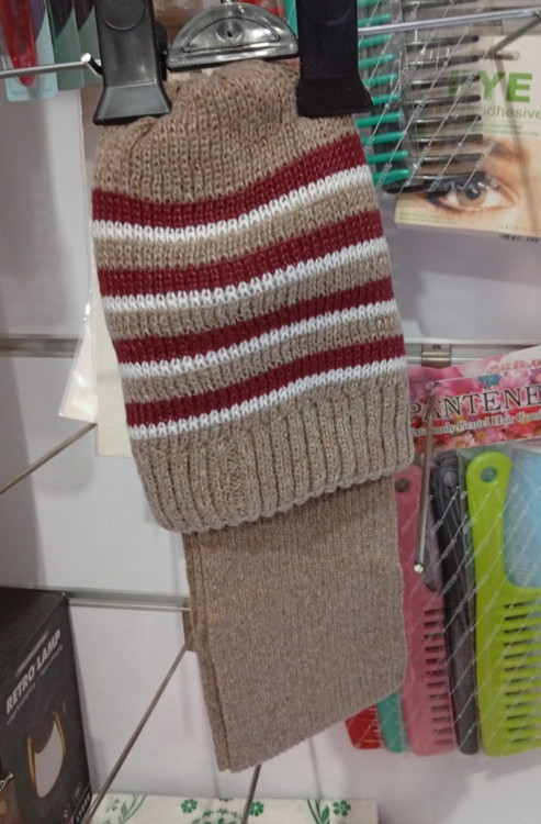 خاکستری و زرشکی