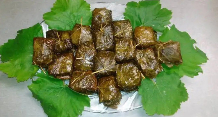 دست چین برگ مو انگور روغنی دلمه ای خوشمزه نمین 300گرمی